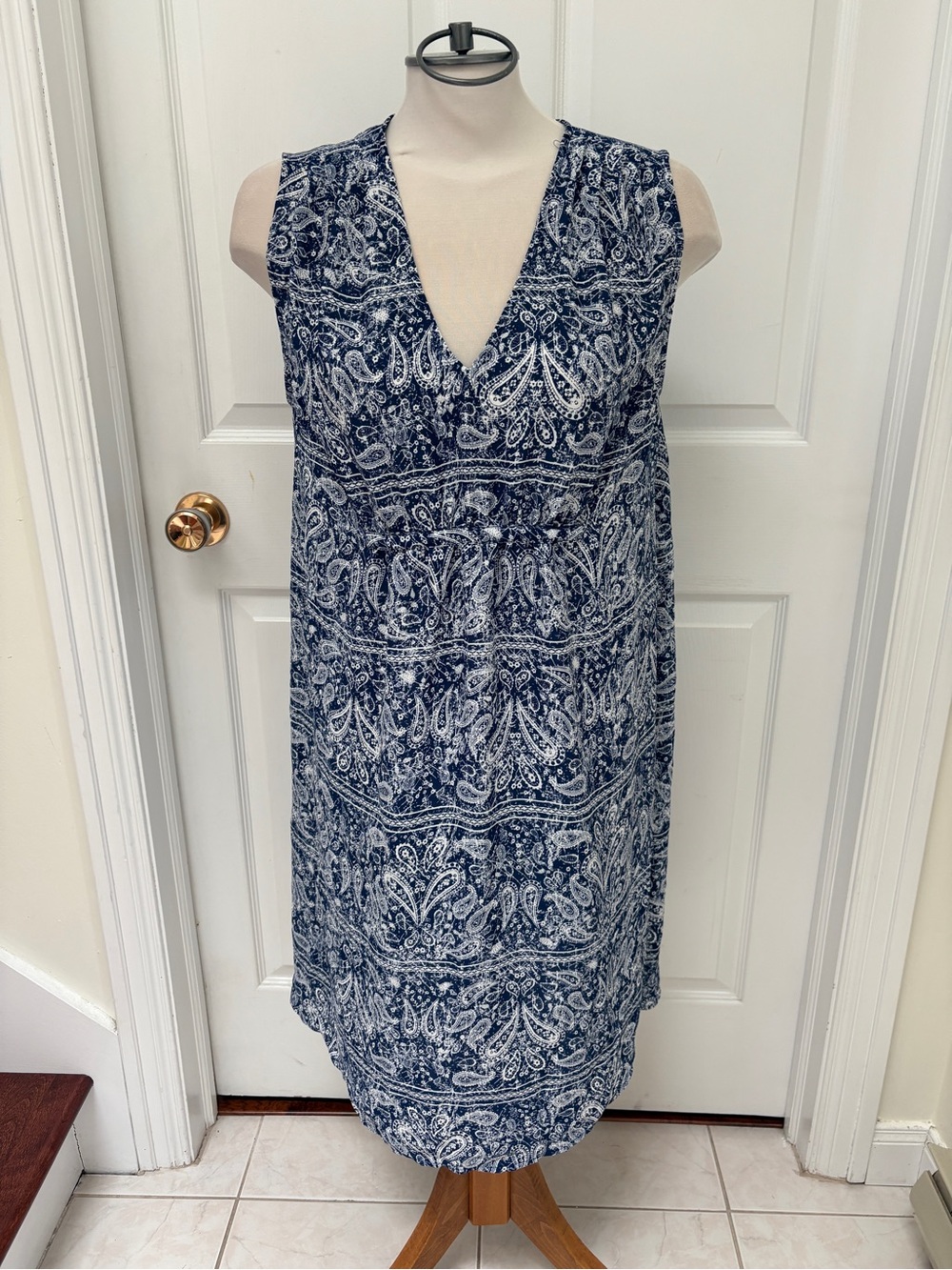 Stork & Babe Sleeveless V-Neck Paisley Midi maternity Dress in Navy size large